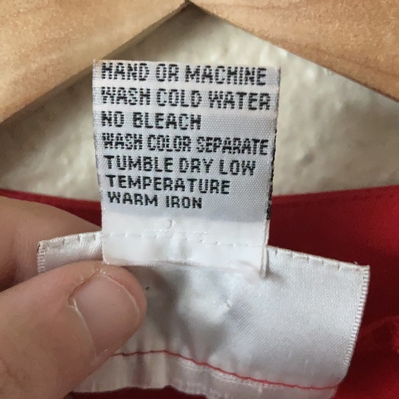 Vintage 90โs Silk Sleeveless Blouse Red Large - Picture 8 of 10